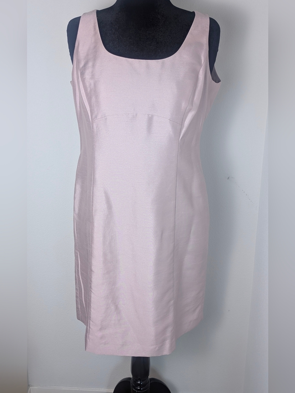 Tahari Cocktail Sheat Dress Light Pink Size 14 P Sleeveless Classic Event EUC